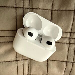 Apple AirPods (3rd generation)